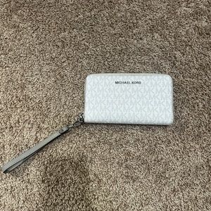 Michael kors wallet wristlet